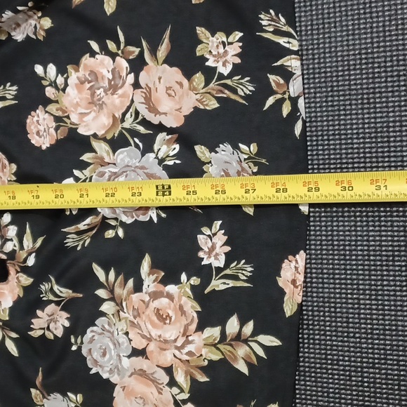 BLUSH top.  Floral flowy top, off shoulder shirt w/ elastic waist.  Medium. NWT - Picture 8 of 15